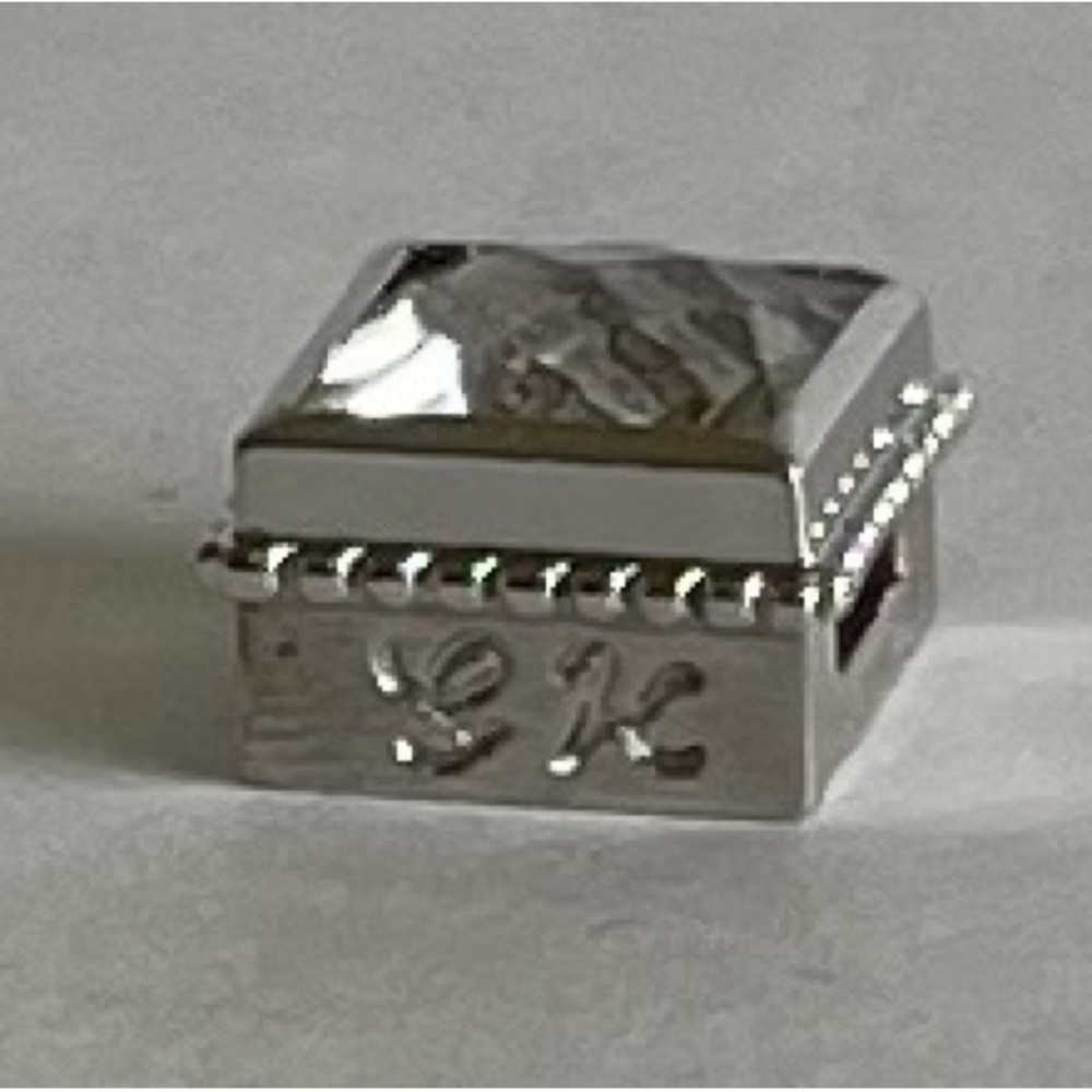 Women’s Caerleon Silver and Gold Ring with Interchangeable Gemstones. - Picture 10 of 16